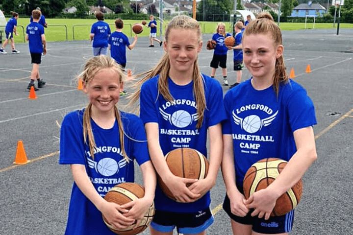 Haz amistades de otros países - Campamento de baloncesto para adolescentes en Irlanda